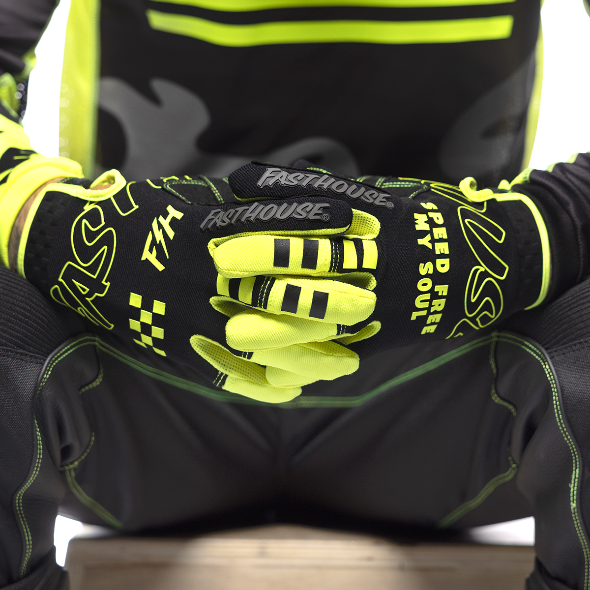 Speed Style Riot Glove - Black_HIghViz_Detail4_1200